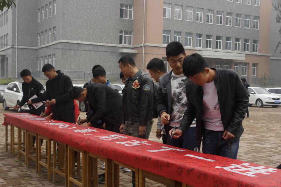 商务贸易系——“携手禁烟,共创文明”报道