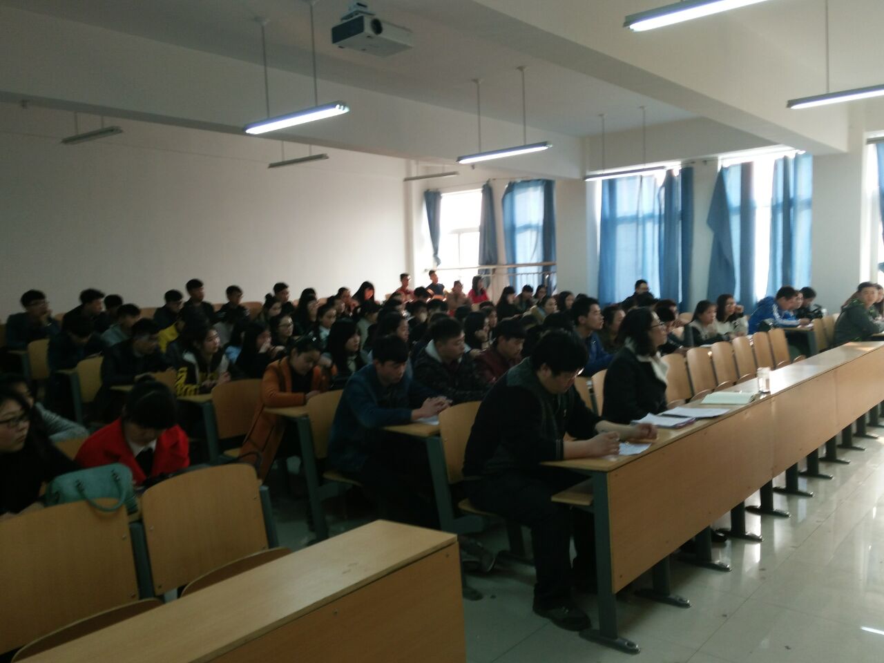 商务贸易系召开第一届学生会全体会议